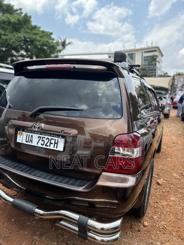 Toyota Kluger 2006 Gold