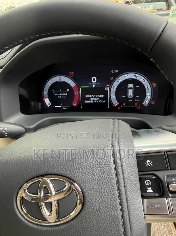 Toyota Land Cruiser LC300 2024 Black