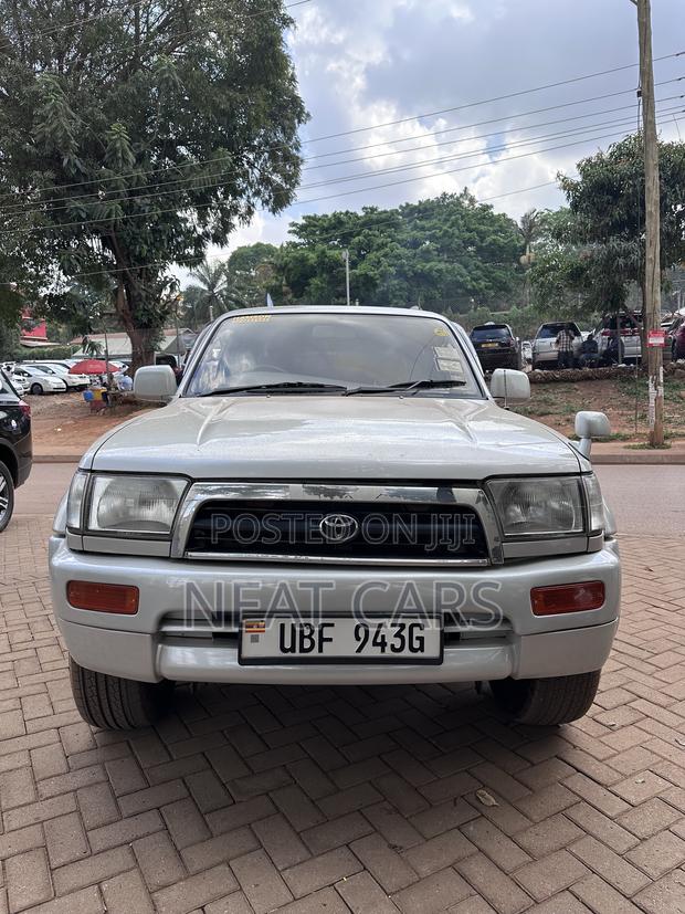Toyota Hilux Surf 2005 Gray