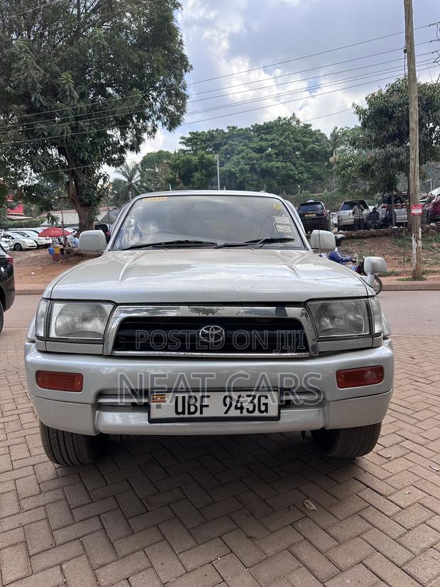 Toyota Hilux Surf 2005 Gray