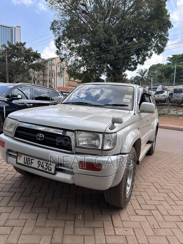 Toyota Hilux Surf 2005 Gray