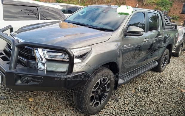 Toyota Hilux 2022 Green