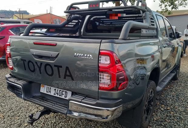 Toyota Hilux 2022 Green