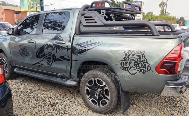 Toyota Hilux 2022 Green