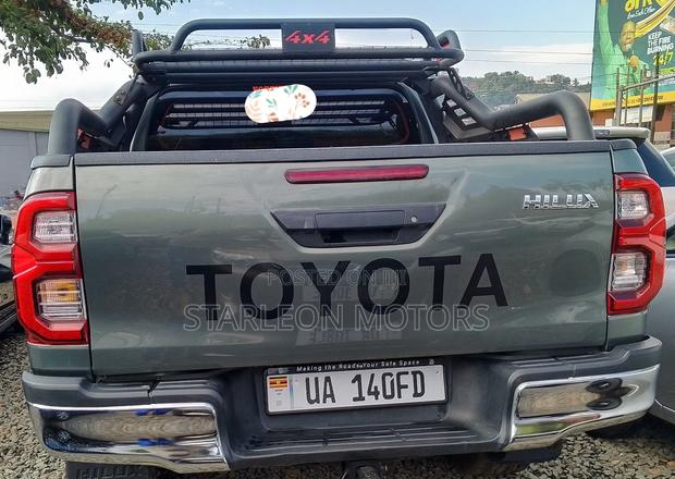 Toyota Hilux 2022 Green