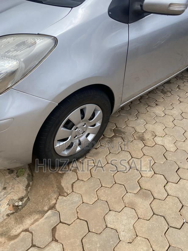 Toyota Vitz 2011 Silver