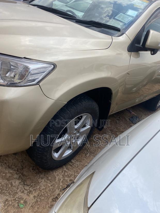Toyota Vanguard 2012 Gold