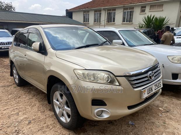 Toyota Vanguard 2012 Gold