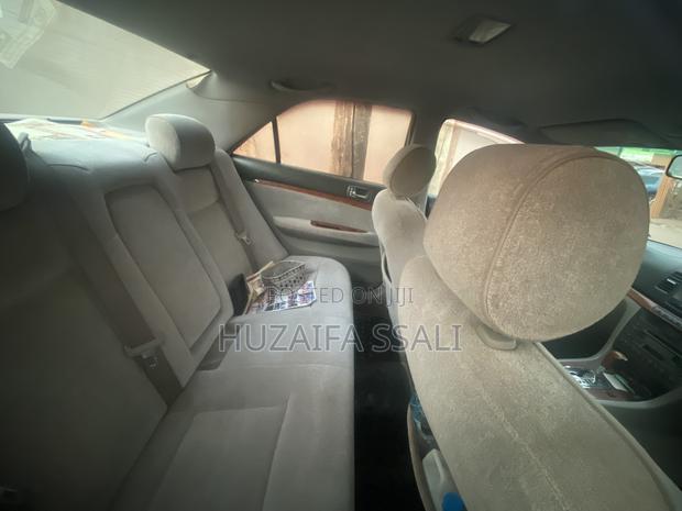 Toyota Mark II Qualis 2002 Silver