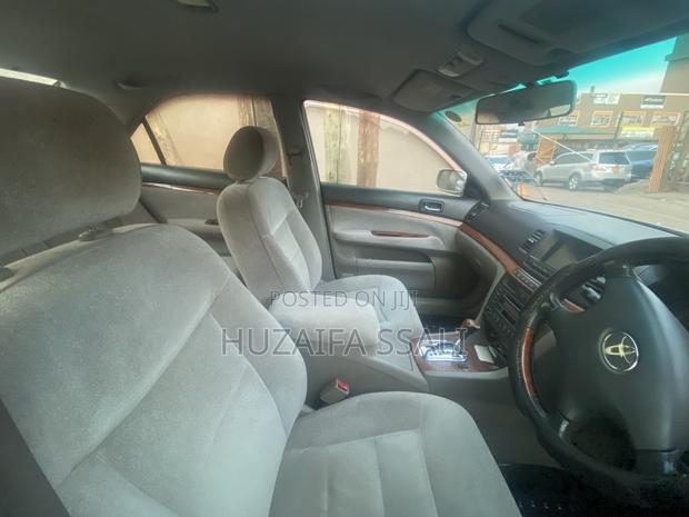 Toyota Mark II Qualis 2002 Silver