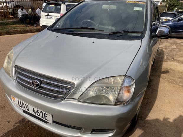 Toyota Nadia 2003 Silver