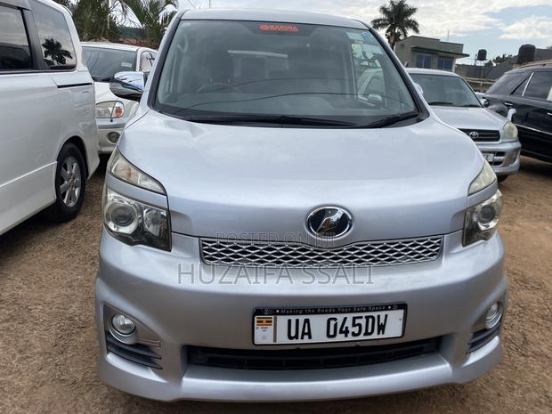 Toyota Noah 2018 White