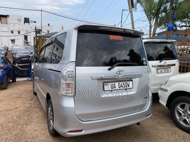 Toyota Noah 2018 White