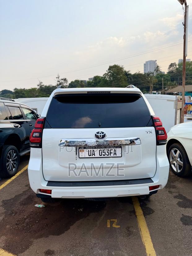 Toyota Land Cruiser Prado 2018 White