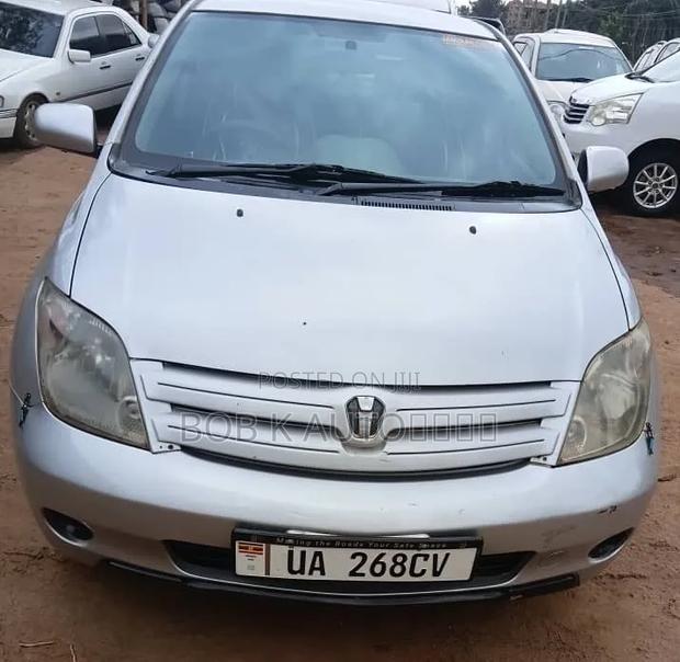 Toyota IST 2005 Silver