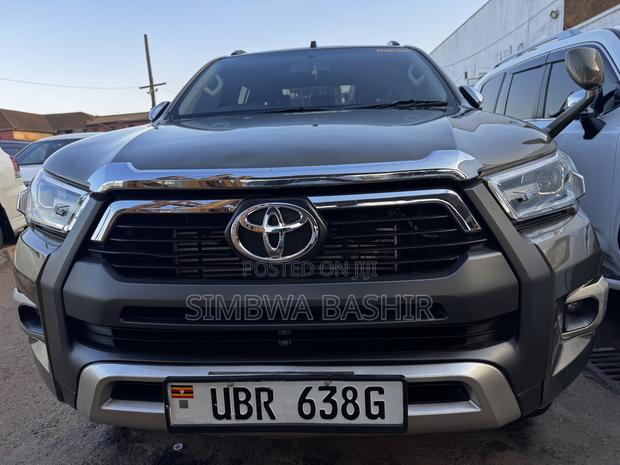 Toyota Hilux 2018 Gray