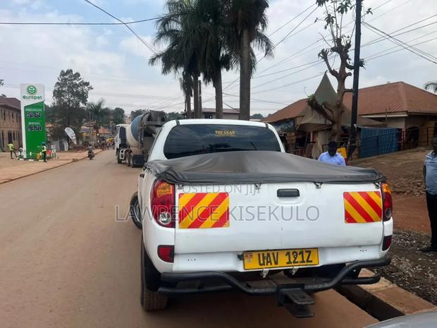 Mitsubishi L200 1999 White