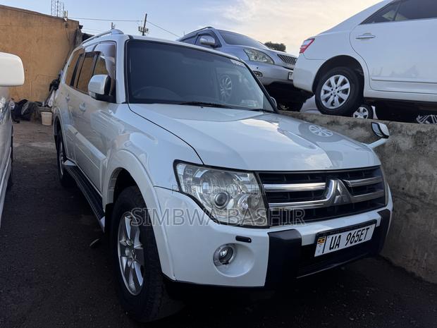 Mitsubishi Pajero 2008 White