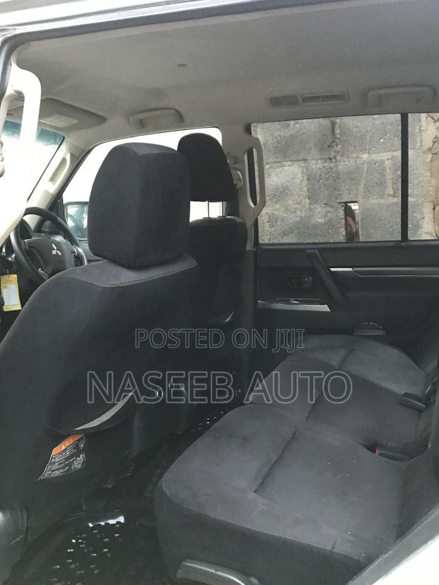 Mitsubishi Pajero 3.0 2010 Silver