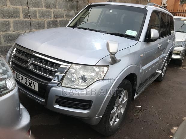 Mitsubishi Pajero 3.0 2010 Silver