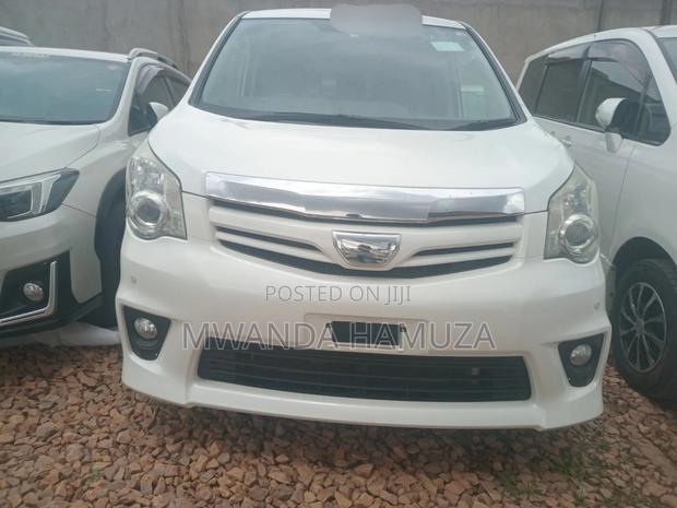 Toyota Noah 2013 Silver