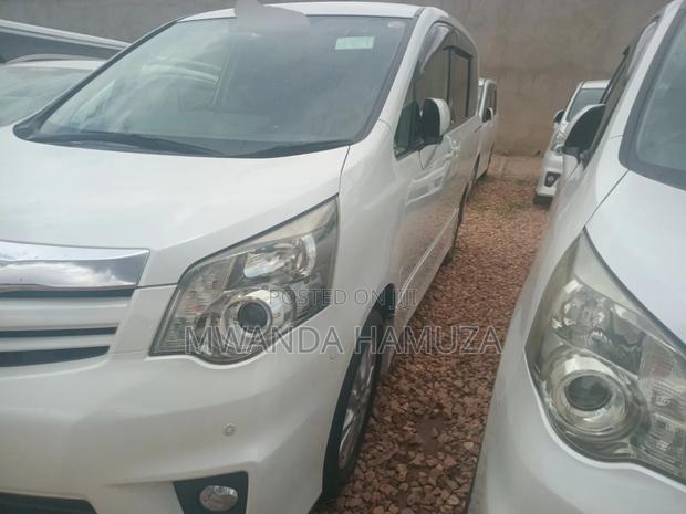 Toyota Noah 2013 Silver
