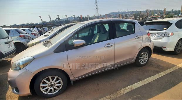 Toyota Vitz 1.3 FWD 5dr 2012 Silver
