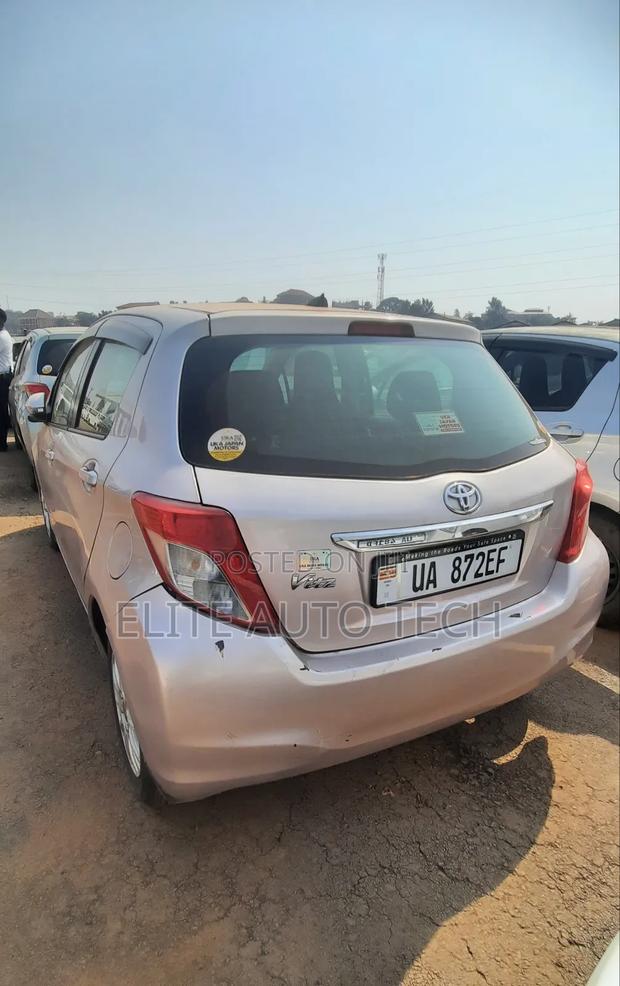 Toyota Vitz 1.3 FWD 5dr 2012 Silver