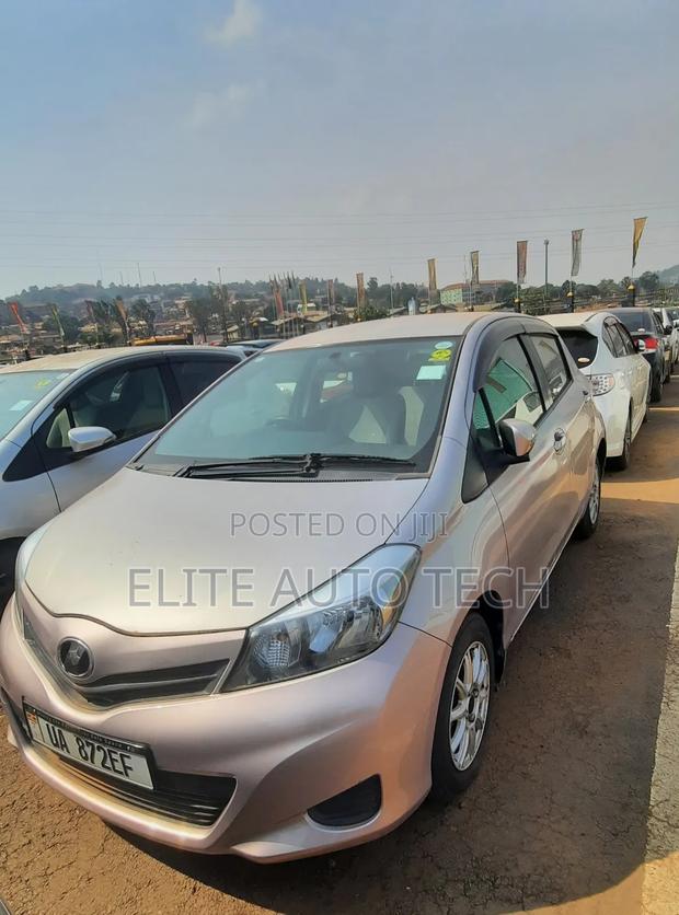 Toyota Vitz 1.3 FWD 5dr 2012 Silver