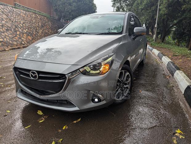 Mazda 2 2017 Gray
