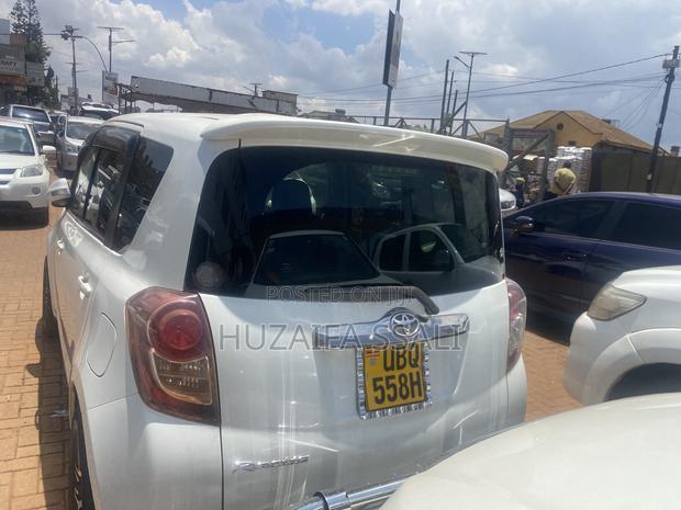 Toyota Ractis 2010 White