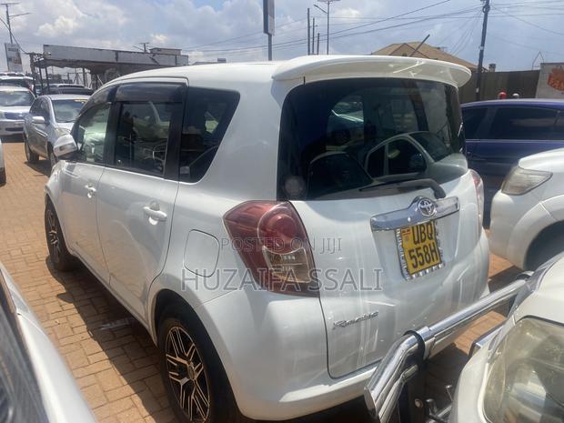 Toyota Ractis 2010 White