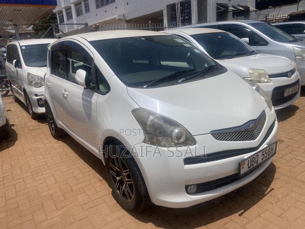 Toyota Ractis 2010 White