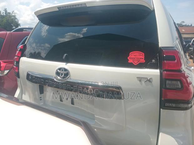 Toyota Land Cruiser Prado 2021 White