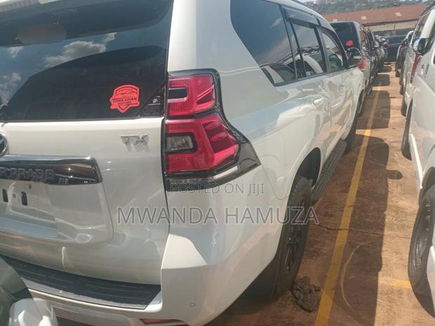 Toyota Land Cruiser Prado 2021 White