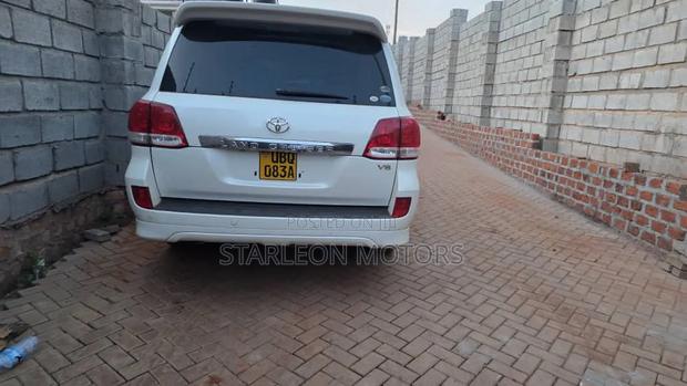 Toyota Land Cruiser 2010 White
