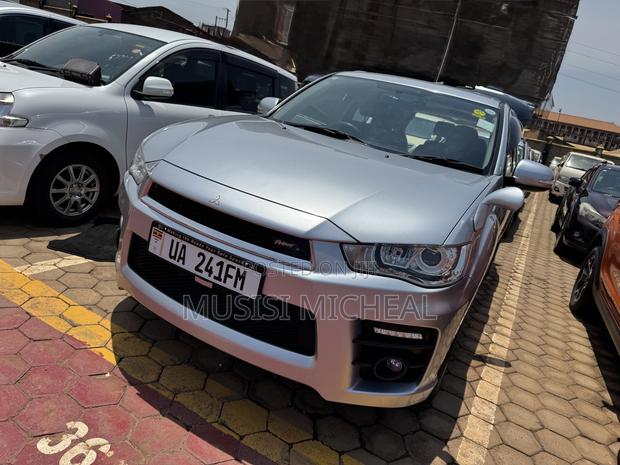 Mitsubishi Outlander SE 2012 Silver
