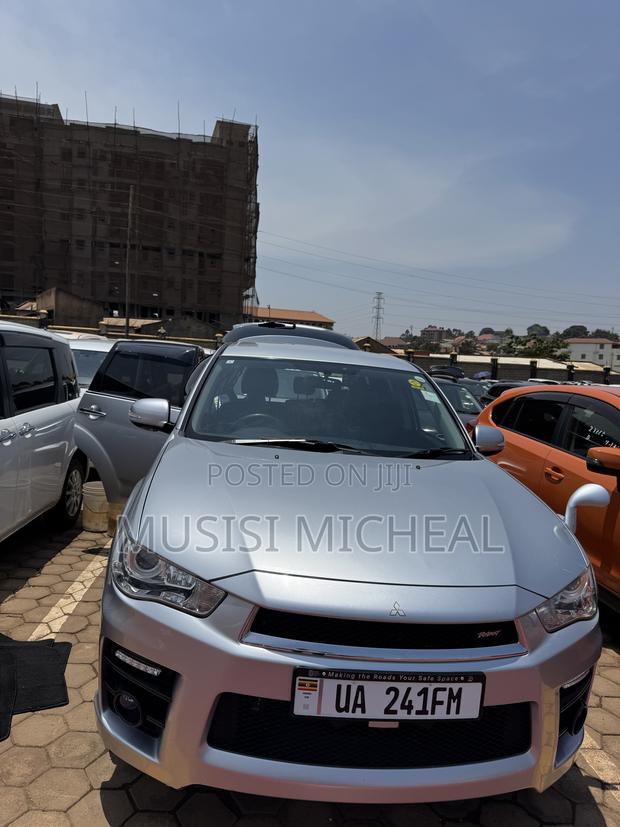 Mitsubishi Outlander SE 2012 Silver