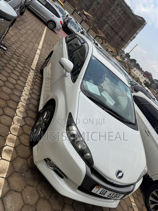 Toyota Wish 2013