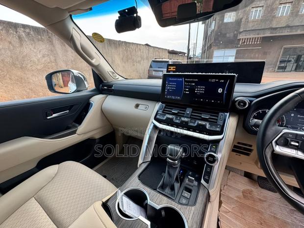 Toyota Land Cruiser LC300 2025 White