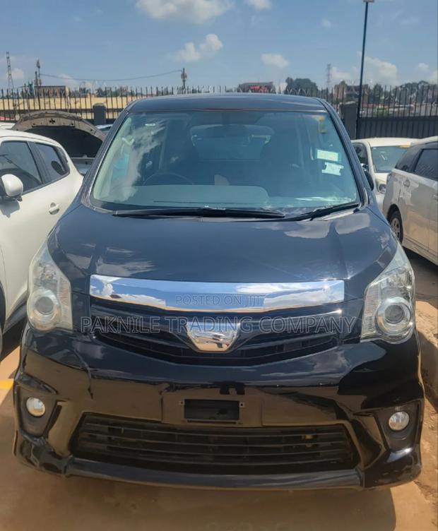Toyota Noah 2.0 158hp AWD (7 Seater) 2013 Black