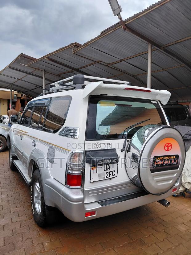 Toyota Land Cruiser Prado 2.7 5dr 2002 White