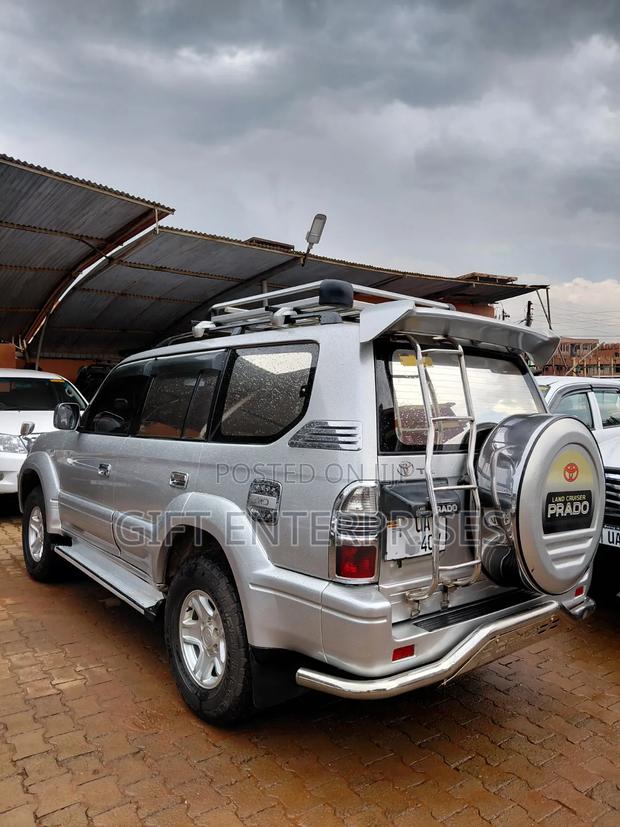 Toyota Land Cruiser Prado 2001 White