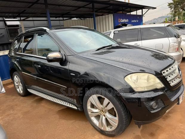 Mercedes-Benz 300D 2010 Black