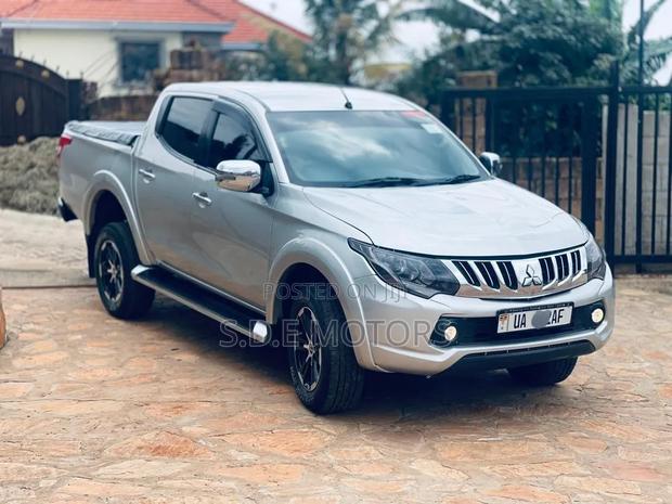 Mitsubishi L200 Double Cab 2.4 181hp 4WD 2016 Silver