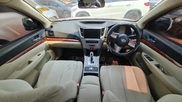 Subaru Outback 2.5i Premium 2010