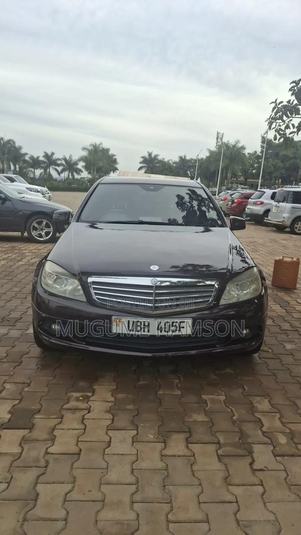 Mercedes-Benz C200 2011 Red