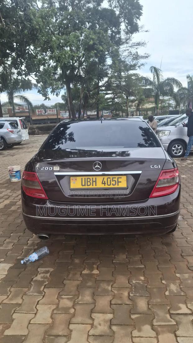 Mercedes-Benz C200 2011 Red