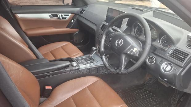 Mercedes-Benz C200 2011 Red
