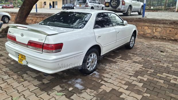 Toyota Mark II 2000 White